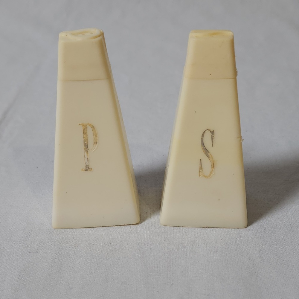 MCM Plastic Salt Pepper Shaker Set White 3" Tall Retro Pyramid Triangle Vintage